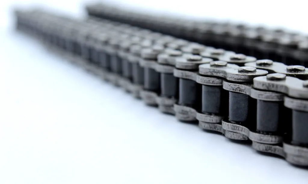 Q06-3017 CADENA 428H X 136 NEGRA 2.webp