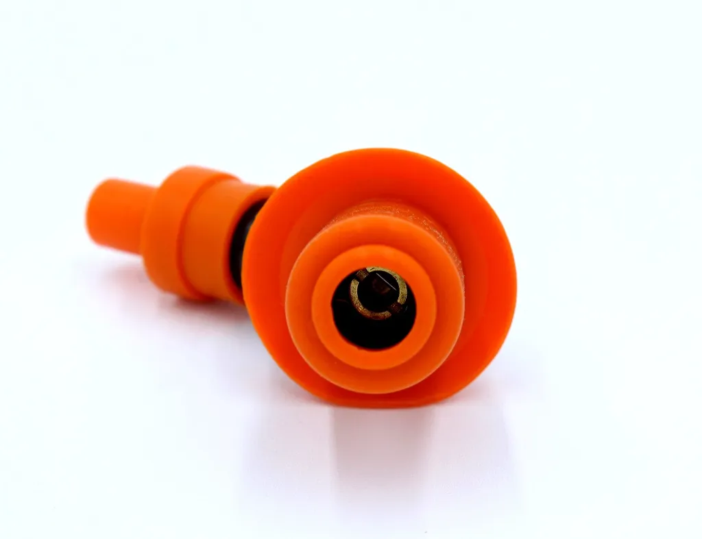 Q07-1010 CAPUCHON DE BUJIA DS 150 2.webp