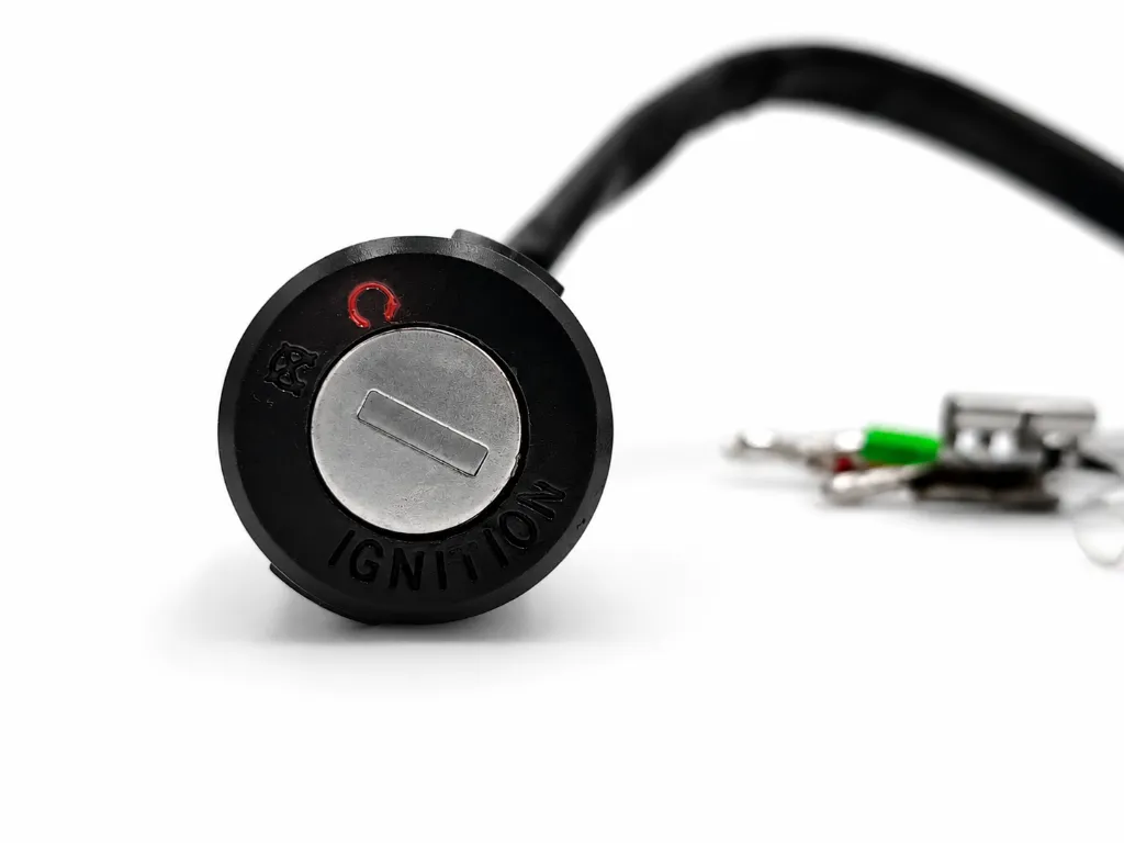 Q06-3009 SWITCH 4 CABLES 1.webp